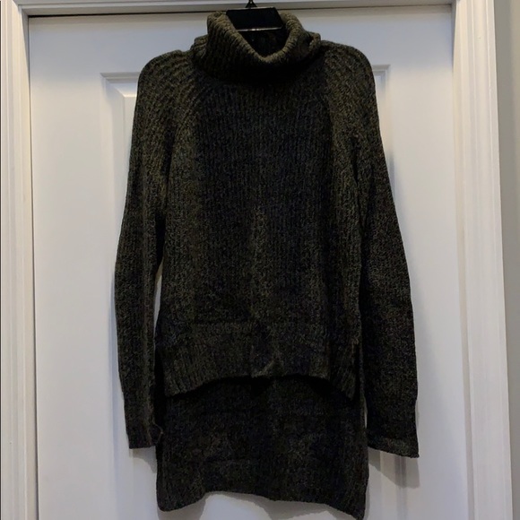 Express Green extreme high-lo hem neck sweater - Picture 2 of 4